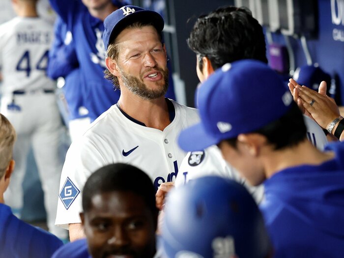カーショー大記録達成のウラに“ドジャースの絆”「スーパー感謝してる」試合後に明かした“フリーマンの気遣い”…イチローさんと共通した「感謝の中身」＜Number Web＞ photograph by Getty Images