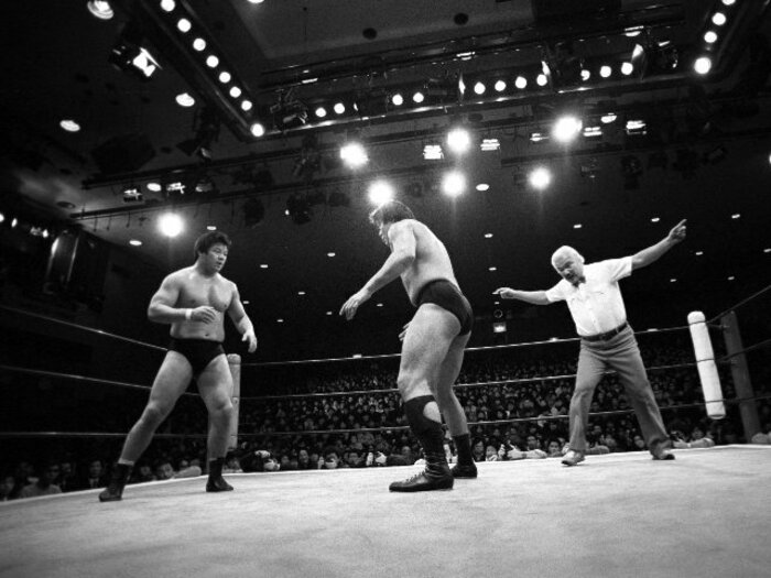 藤波辰巳vs木村健悟“伝説のワンマッチ興行”実現の舞台裏とは？ 後楽園ホールに長蛇の列、敗れた木村は「死んだオヤジに申し訳ない…」＜Number Web＞ photograph by Essei Hara