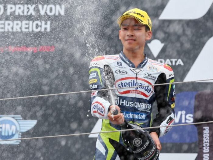 「一体、何が起きたんだ」23台抜き劇的勝利でMoto3のタイトル争いに加わった佐々木歩夢が、来季も継続参戦を決めた理由とは＜Number Web＞ photograph by Satoshi Endo