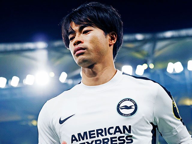 三笘薫26歳「試合に出れば言い訳はない」勝利の握り拳、街中には