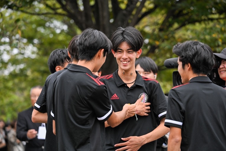 アンカー平林を待ち受ける國學院大チーム　©Nanae Suzuki