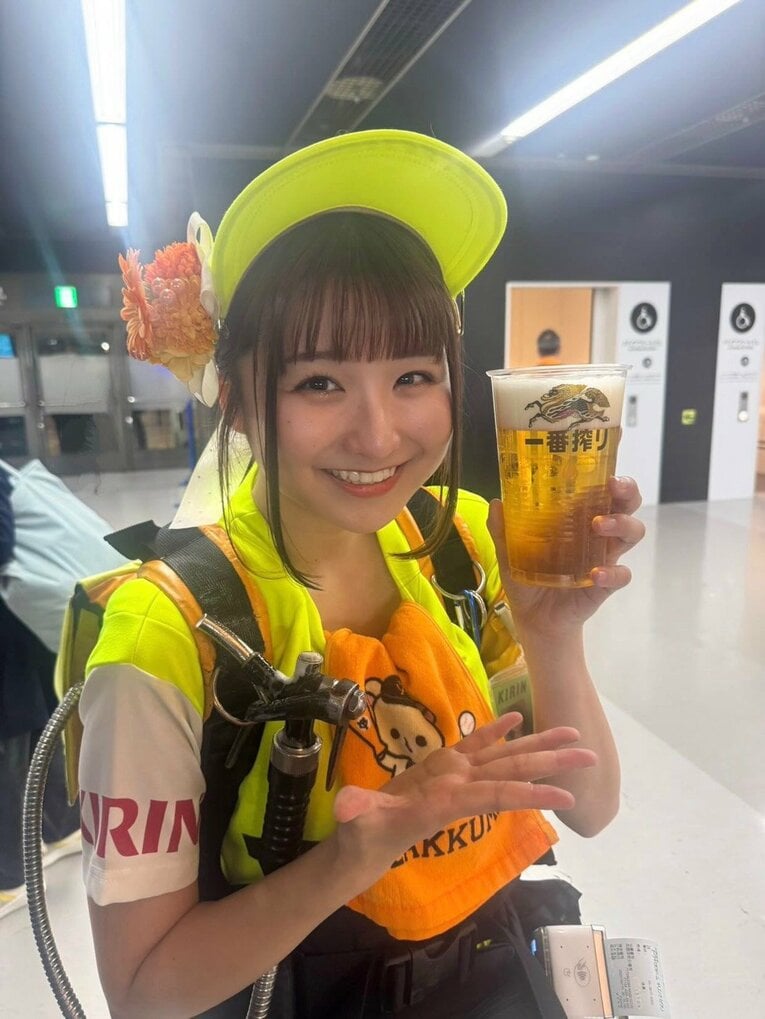 現役のビール売り子としても活動中の倉沢しえりさん。現在の担当はキリンの一番搾り【スワイプするとそのほかの写真もご覧になれます】　©本人提供
