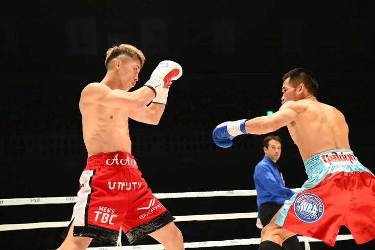 井上は冷静に距離を見極める　©PXB PARTNERS