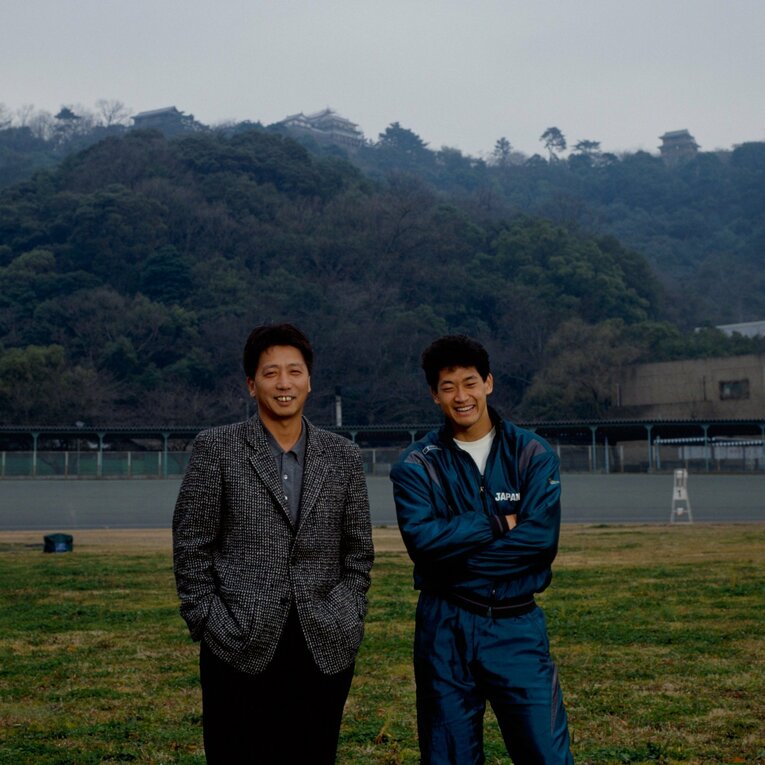 1992年、Number本誌で作家・伊集院静氏（左）と対談する神山雄一郎　©︎BUNGEI SHUNJU