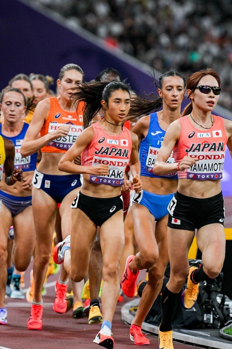 東京世界陸上女子5000m予選での田中希実と山本有真　©Nanae Suzuki