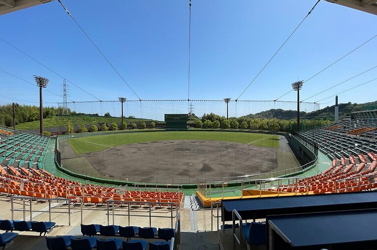 新球団である「ハヤテ223」が本拠地とする清水庵原球場。静岡の地をベースにウエスタン・リーグで戦うことになる ／ photograph by Hayate 223