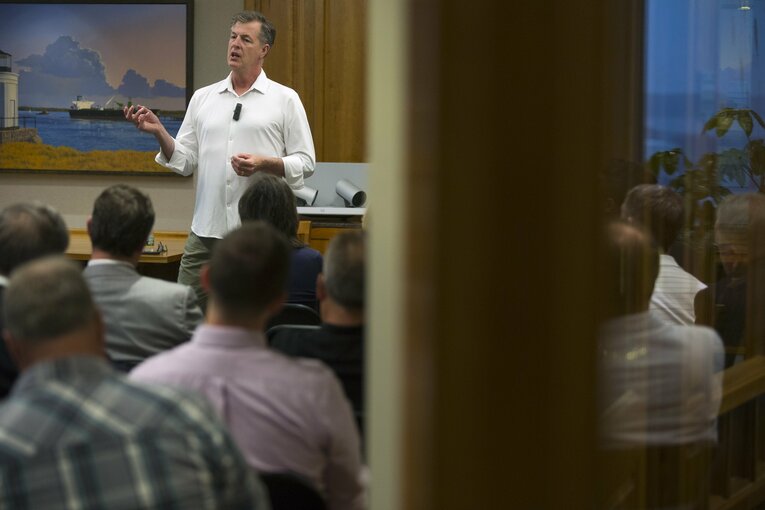 『野球の90％はメンタル』出版後に講演を行うテュークスベリー（2018年撮影）　©Getty Images