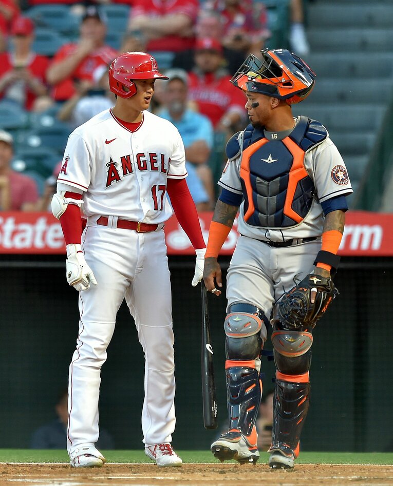 アストロズとの対戦時には、現在も温かな交流が見られる2人　©JIJI PRESS