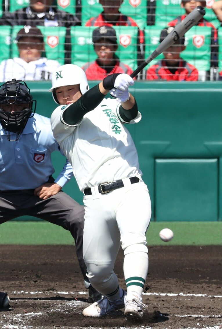 4季連続で甲子園出場中だった東東京の二松学舎大附も2回戦で敗れる。4番の片井海斗はプロ注目のスラッガーだ　©︎JIJI PRESS