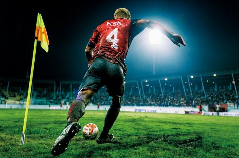 ブータン・パロFCで4番を背負ってプレーした本田圭佑 ／ photograph by Kiichi Matsumoto