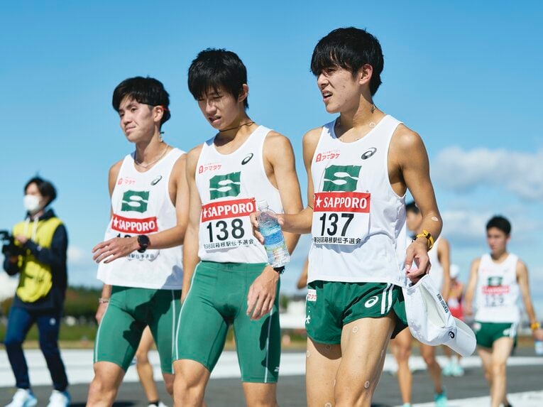 柏原さん「専修のSのマークやユニフォーム、着る物にこだわりを持つことをチームに浸透させようとしている」　©Yuki Suenaga