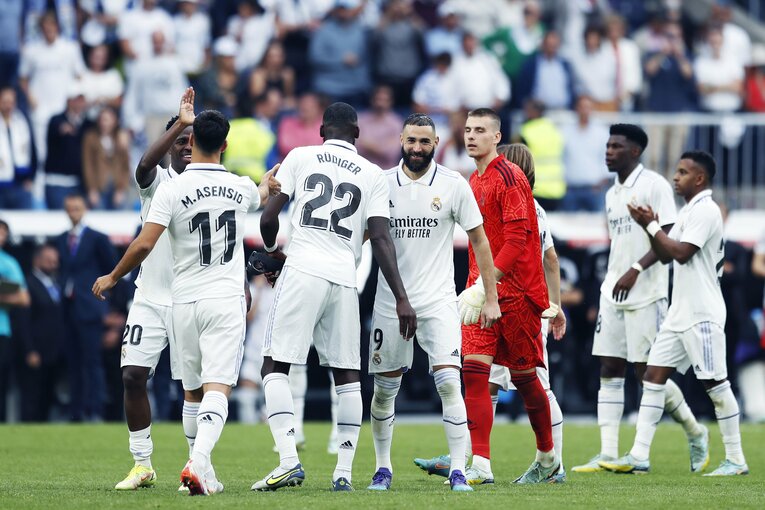 バルサの「タレント頼みで大雑把な攻撃＋脆いDFライン」危機的な不甲斐なさ… “盤石マドリーと明暗くっきりクラシコ”を撮った(34)