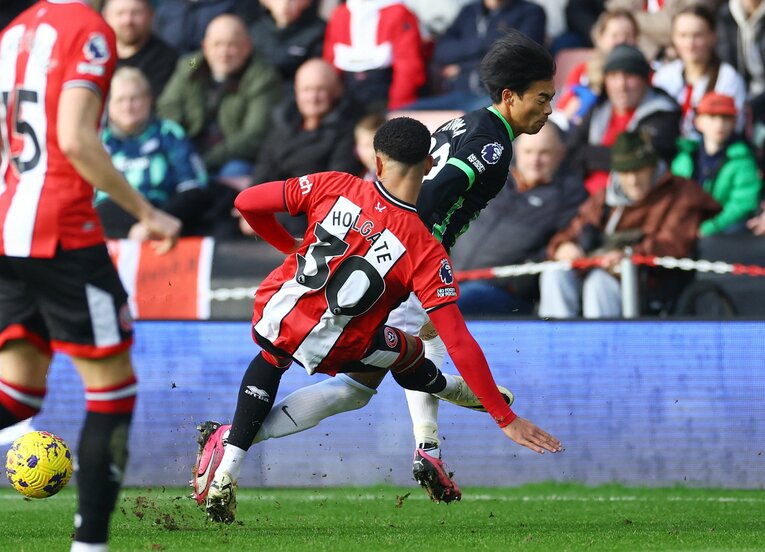 別アングルから見た“悪質タックル”直撃の瞬間【9枚目／全12枚】　©AFLO