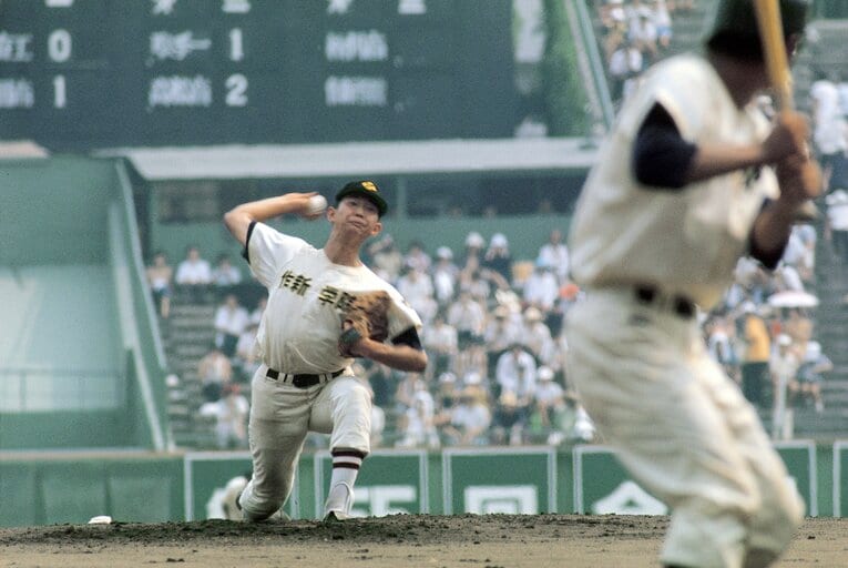 1973年8月、夏の甲子園でマウンドに立つ江川卓。蓄積した疲労もあって本調子ではなかったという　©JIJI PRESS