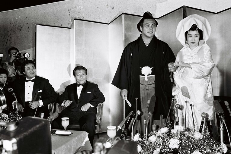 1982年、千代の富士と久美子夫人の結婚披露宴　©BUNGEISHUNJU