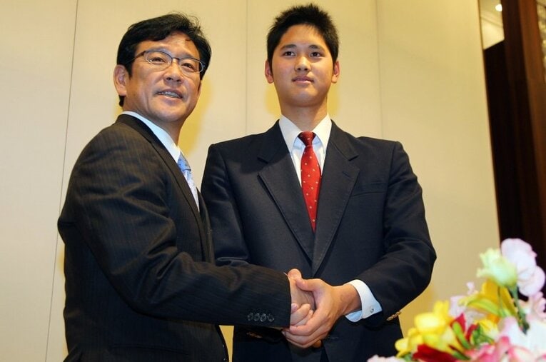 もし、「高校球児・大谷翔平」が「メジャーリーガー・大谷翔平」を見たら、“二刀流”を目指すのか？ ／ photograph by Sankei Shimbun