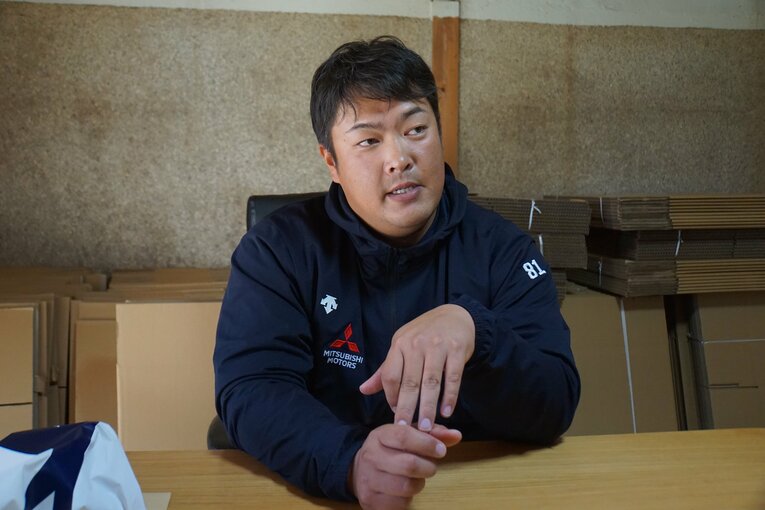 きくらげ栽培に加えて、個人の野球塾、社会人野球チームのコーチも務める中原さん ©Number Web