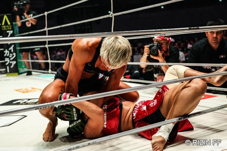 RENAvsクジュティナ　©RIZIN FF