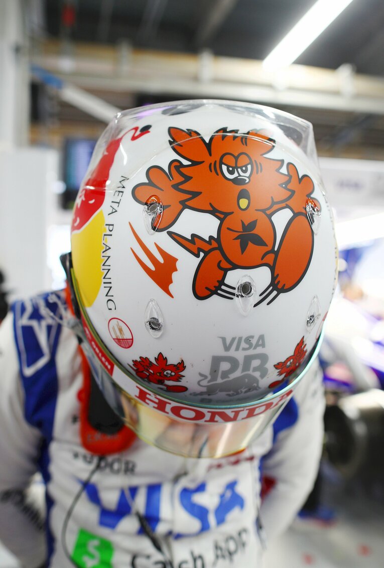鈴鹿ではアーティストのVERDYとコラボしたカラーリングのヘルメットで戦った　©Getty Images / Red Bull Content Pool