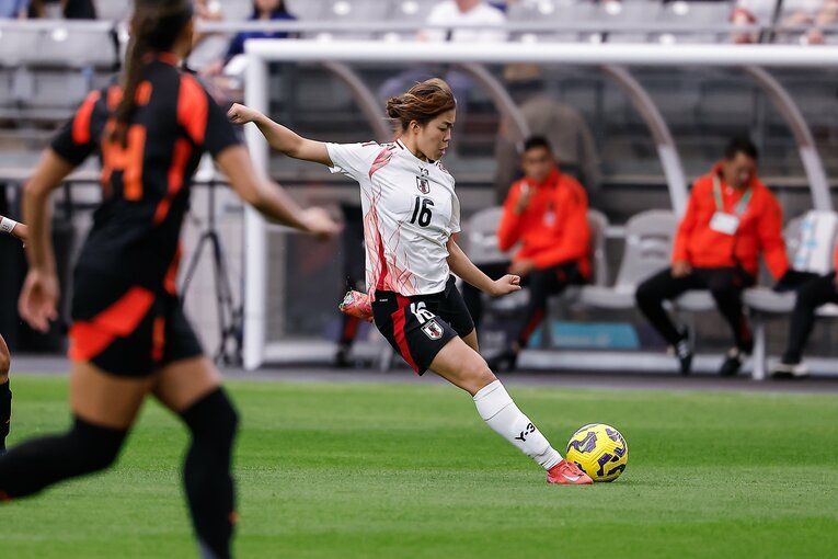 【なでしこ超新星】シービリーブスカップのコロンビア戦、逆足の左でスーパーゴールを決めた谷川（全14枚中の1枚目） ©AFLO