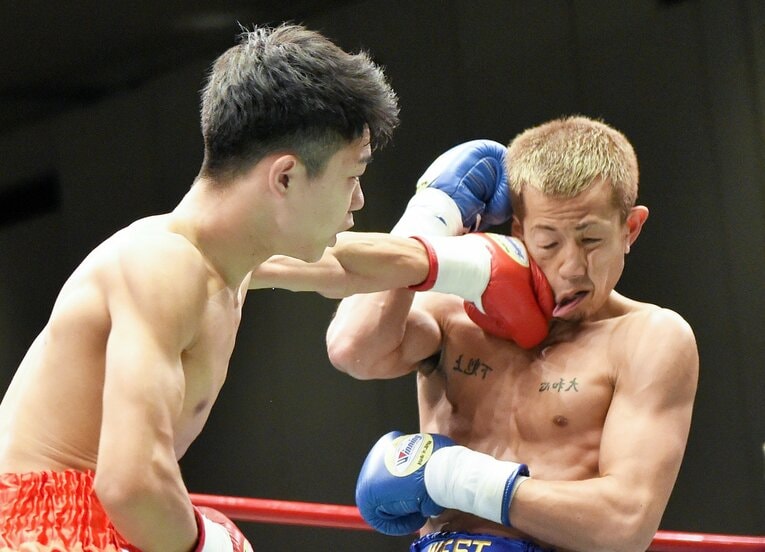 2016年12月、矢吹正道との全日本フライ級新人王決定戦。中谷潤人は当時18歳　©Naoki Fukuda