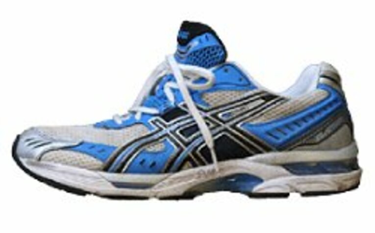 土井善晴さんがはいているシューズ
アシックスのサロマ。短距離用にはアシックスのスカイセンサー。