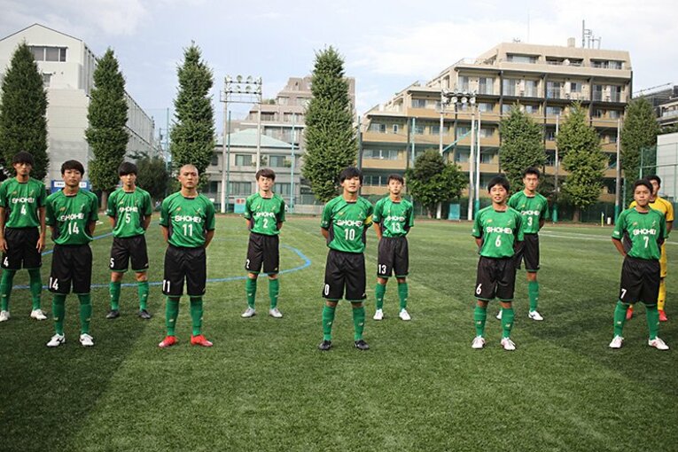 昌平イレブン。11番が新潟入りを発表した小見、10番が須藤、7番が小川 ／ photograph by Takahito Ando