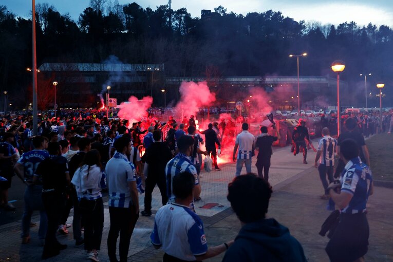 久保建英がELで味わった「先発落ち→敗退」での怒り・悲しみを撮った「タケ！と不調ソシエダサポが期待したが…」〈代表合流前にゴール〉(3)