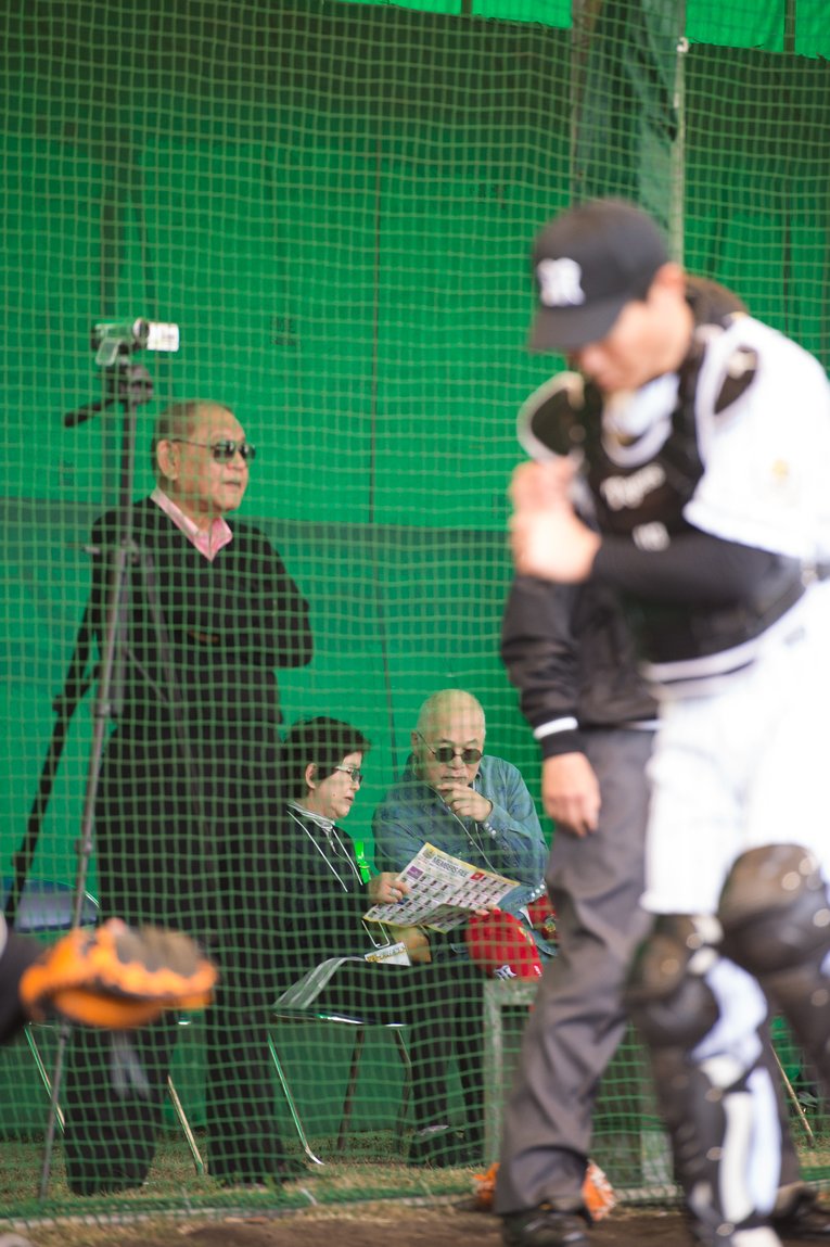 臨時コーチとして阪神キャンプを訪れた江夏豊（2015年）©︎Nanae Suzuki