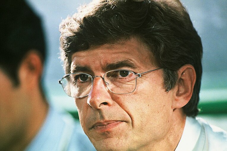 グランパスで指揮を執っていた頃のベンゲル。ストイコビッチらを活用し、Jリーグに旋風を巻き起こした ／ photograph by Takao Yamada