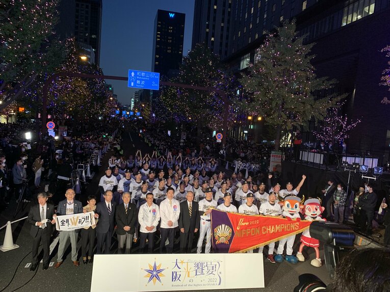 優勝パレードの様子　©︎Noriko Yonemushi