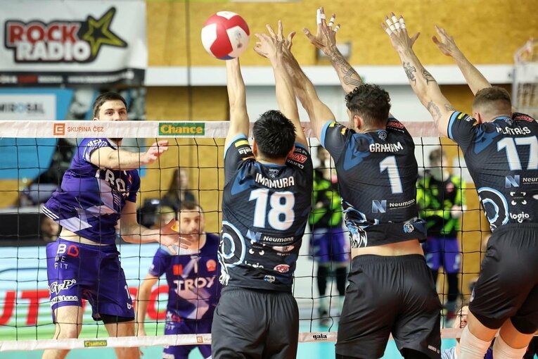 チェコでプレーする今村（本人提供）