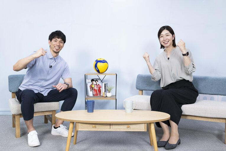「Number Volleyball Night」でバレーボール女子日本代表について徹底討論した福澤達哉と荒木絵里香  ©︎Tomohiko Imai