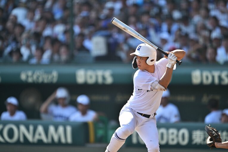 【すごすぎる…左手ハンディでも巧打者・横山のバッティングを様々なアングルから見る／全10枚超】甲子園ヒーローの写真はまだまだ続きます　©Hideki Sugiyama