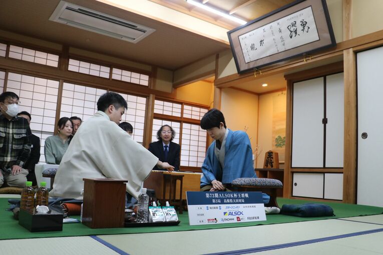 今期の王将戦第3局。日本将棋連盟の前身となる「東京将棋連盟」は1924年に設立した　©日本将棋連盟