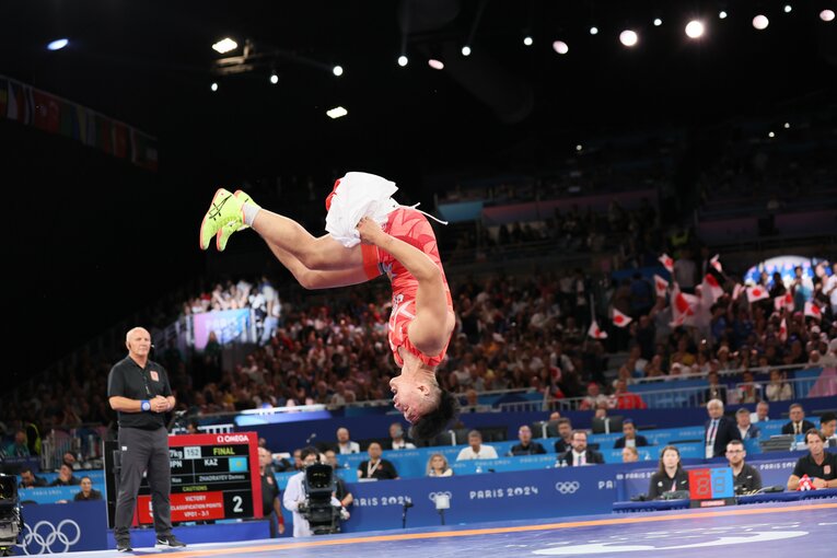 金メダルを獲得した日下尚の「歓喜のバク宙」（6枚目／全7枚）©JMPA