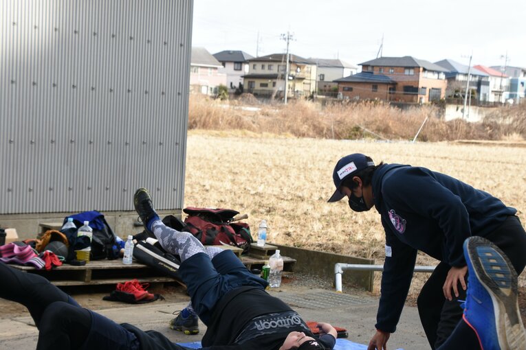 小山田コーチの指導風景　©茨城アストロプラネッツ