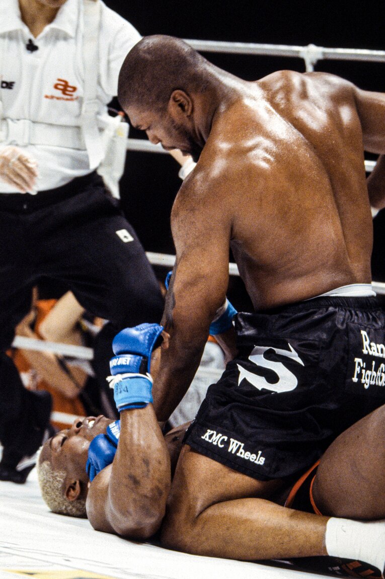 マウントパンチでTKO負けを喫した　©Susumu Nagao