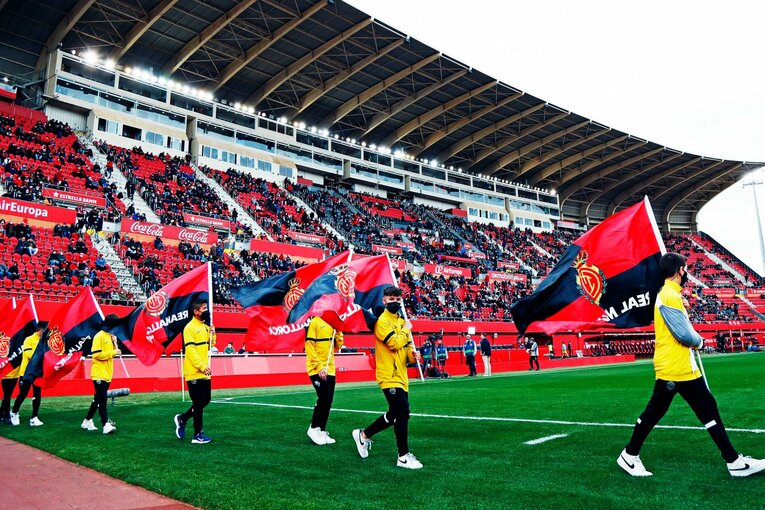 「クボはファウル覚悟で止めなければ」 残留争いで久保建英が大仕事…辛口のタクシー運転手もニコリ〈カメラマン現地取材〉(7)