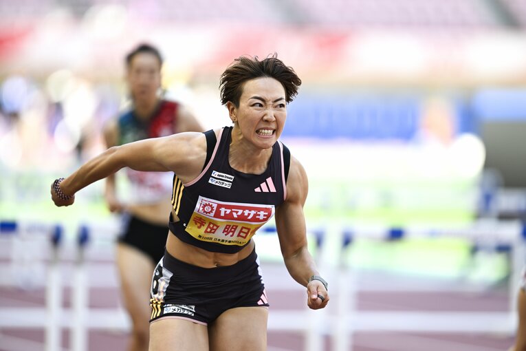 6月に行われた日本選手権のレースでの寺田選手。34歳ながら3位に食い込んだ　©Asami Enomoto