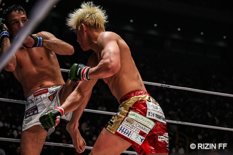 鈴木千裕vs.クレベル・コイケ　©RIZIN FF