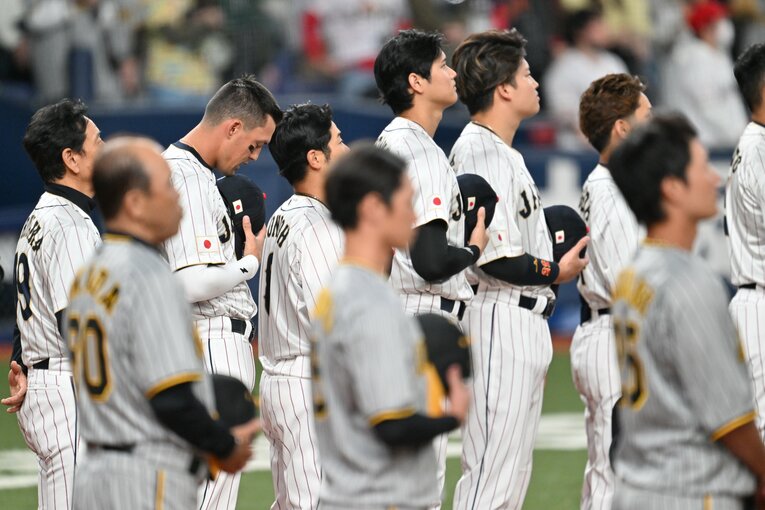 国歌斉唱中の大谷、ヌートバー　©Naoya Sanuki