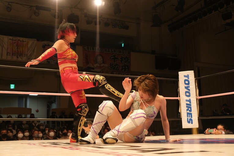 水着グラビアも披露のアイドル路線から急転換…素顔は“オラオラ”、スターダムのベルトも獲得した岩田美香の渇望「総合格闘技かキックにも」(94)