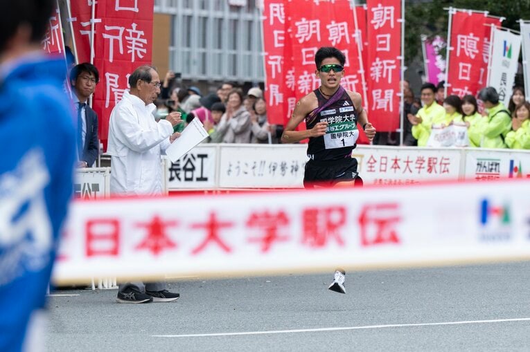 2連覇を狙ったが4位でゴールする国学院大の主将・上原　©Tadashi Hosoda