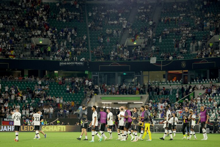 試合終了後、ドイツ代表に待ち受けたのは大ブーイングのち「ガラガラの客席」だった　©DPA/JIJI PRESS
