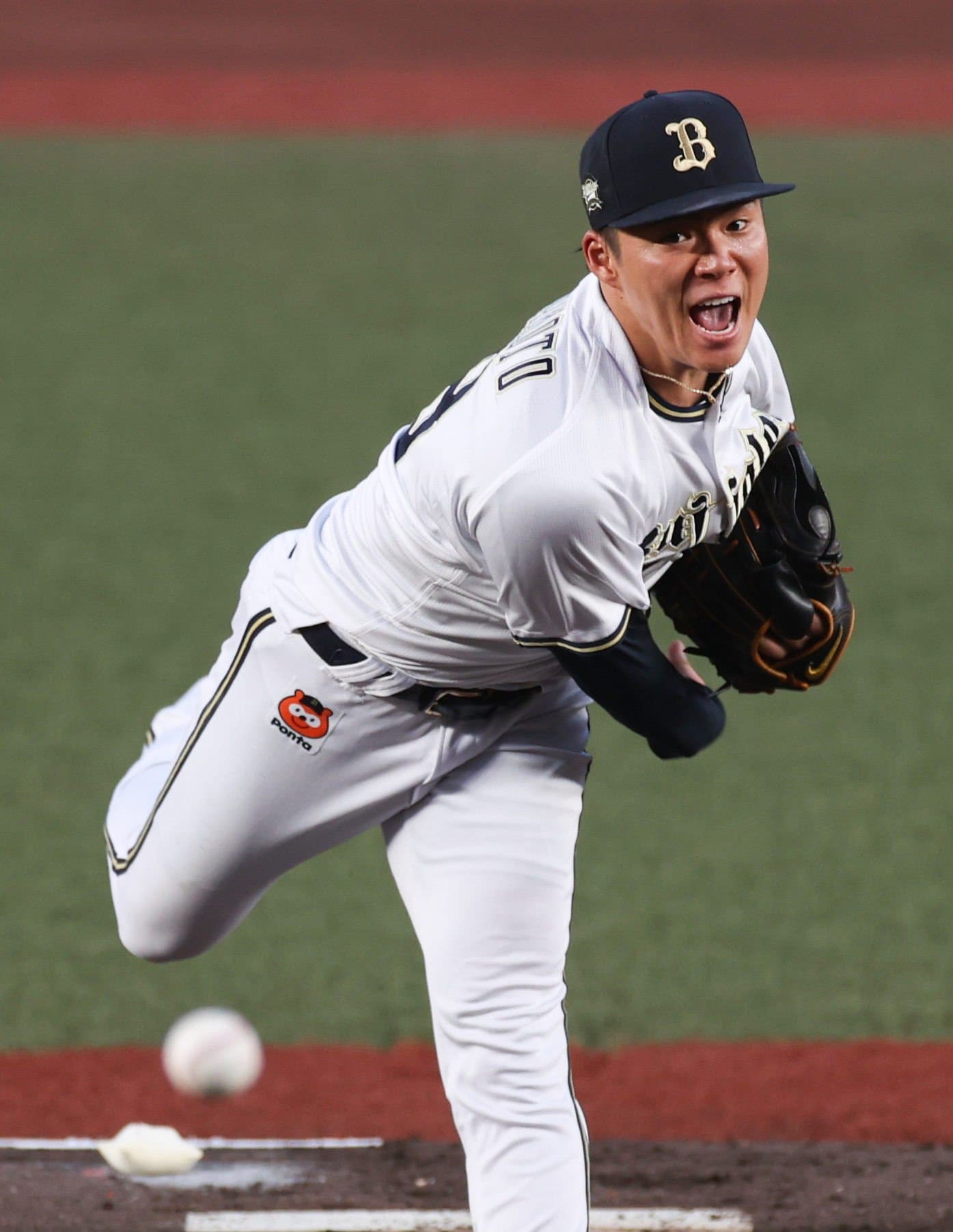 まさに絶対エースの山本由伸は、球史に残る快挙を達成するか　©JIJI PRESS