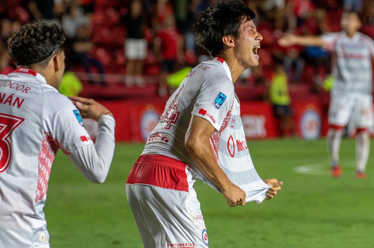 「どこまでできるんだ、このアジア人」同僚に削られてケンカ…20歳貴田遼河がアルゼンチンで身につけた処世術「日本で経験できないことができている」＜Number Web＞ photograph by Aaajoficial