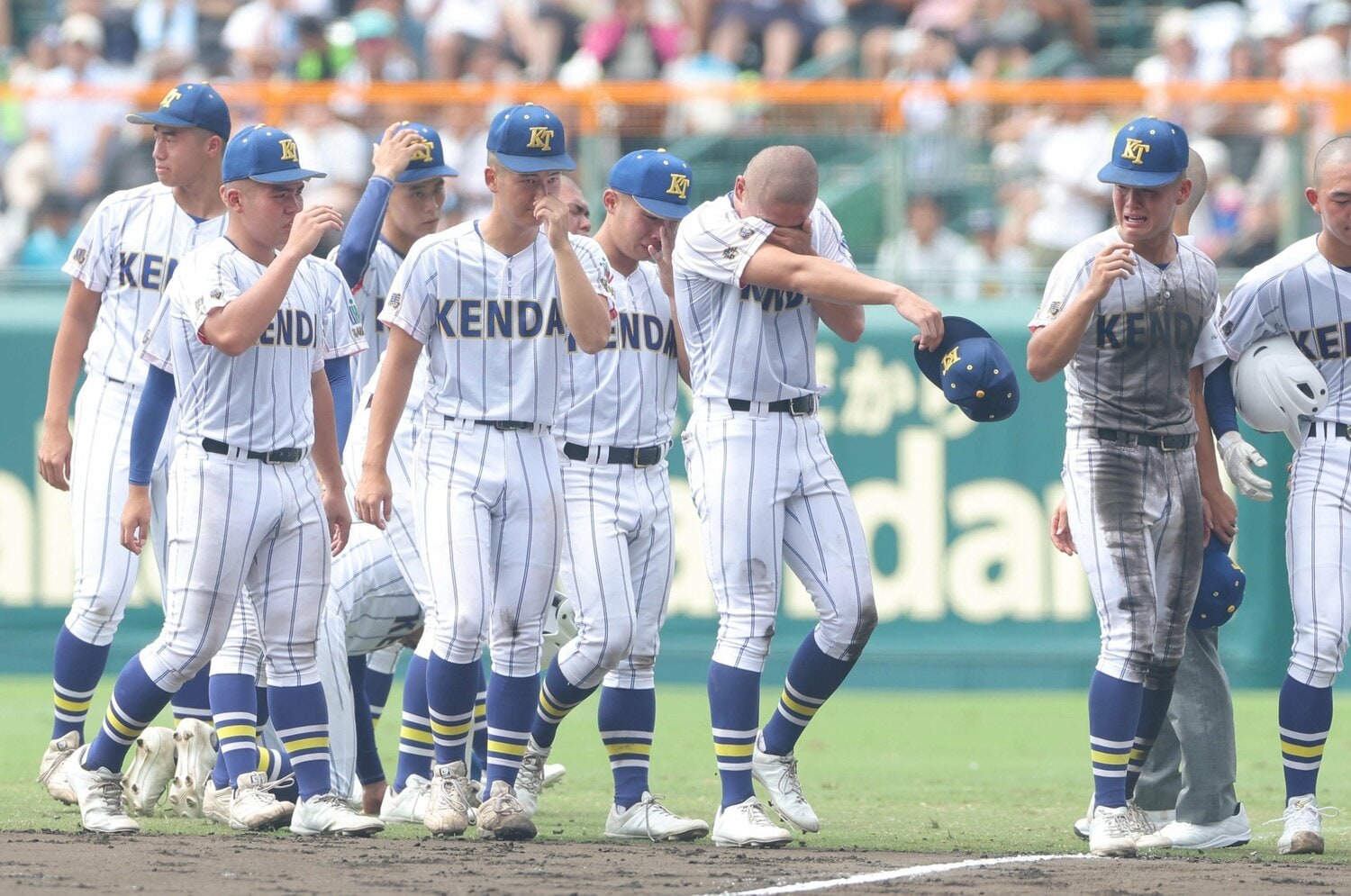 甲子園「優勝候補の一角」がまさかの初戦敗退の衝撃…“最速158キロ”剛腕エースはなぜ先発しなかった？ 監督は「プランの読み違えはあった」＜Number Web＞ photograph by Sankei Shimbun