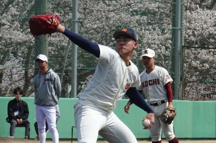 ビックリ出現「今まで対戦した投手でNo.1」大阪桐蔭もスカウトも驚いた“2人の無名高校生”は何者か? 強豪校の誘いゼロ「超ダイナミックなフォーム」<Number Web> photograph by Yuji Yanagawa