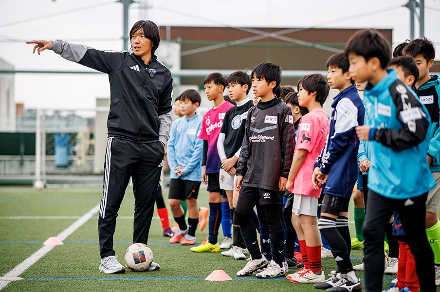 中村俊輔が「子どもの頃にやって良かった練習を教えたい」とこれから未来を切り拓く次世代に授けた技術とサッカーへの熱い思い＜Number Web＞ photograph by Kiichi Matsumoto